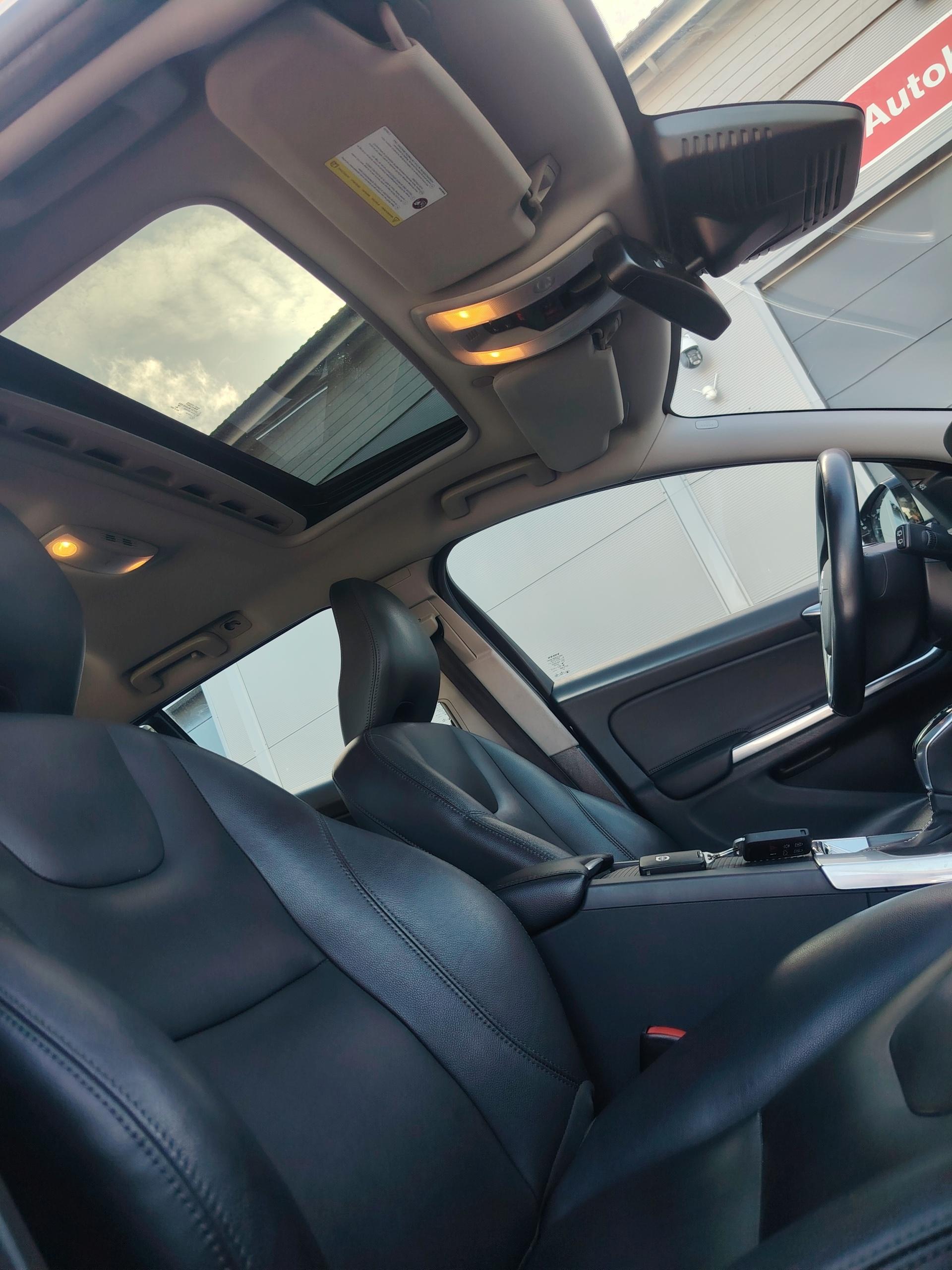 Volvo V60 D6 AWD Summum Plug In Hybrid 