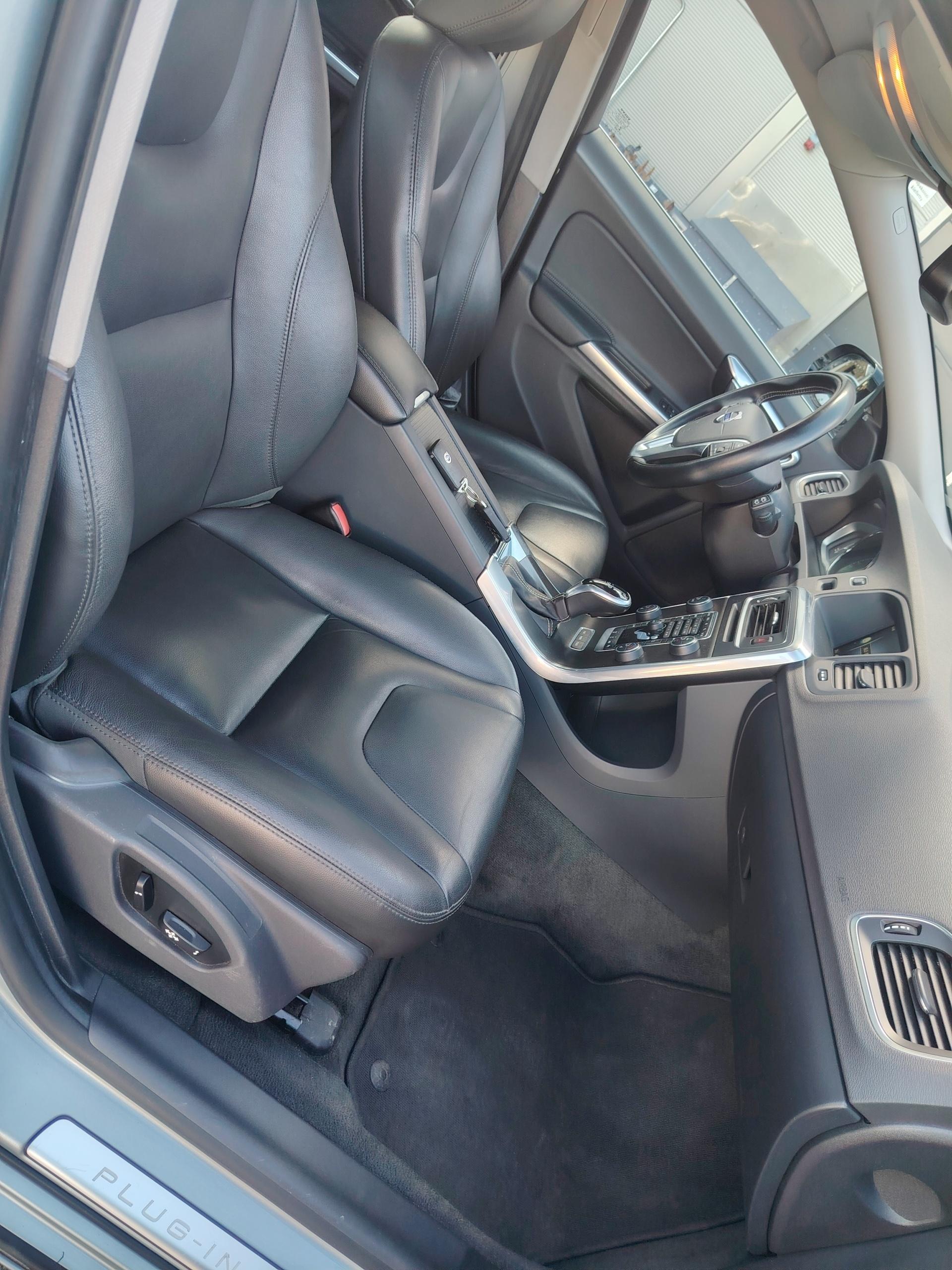 Volvo V60 D6 AWD Summum Plug In Hybrid 