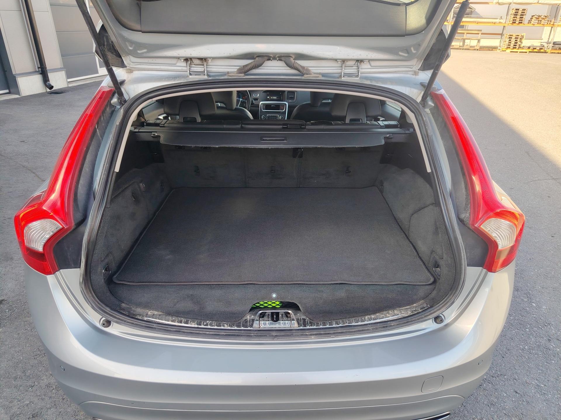 Volvo V60 D6 AWD Summum Plug In Hybrid 