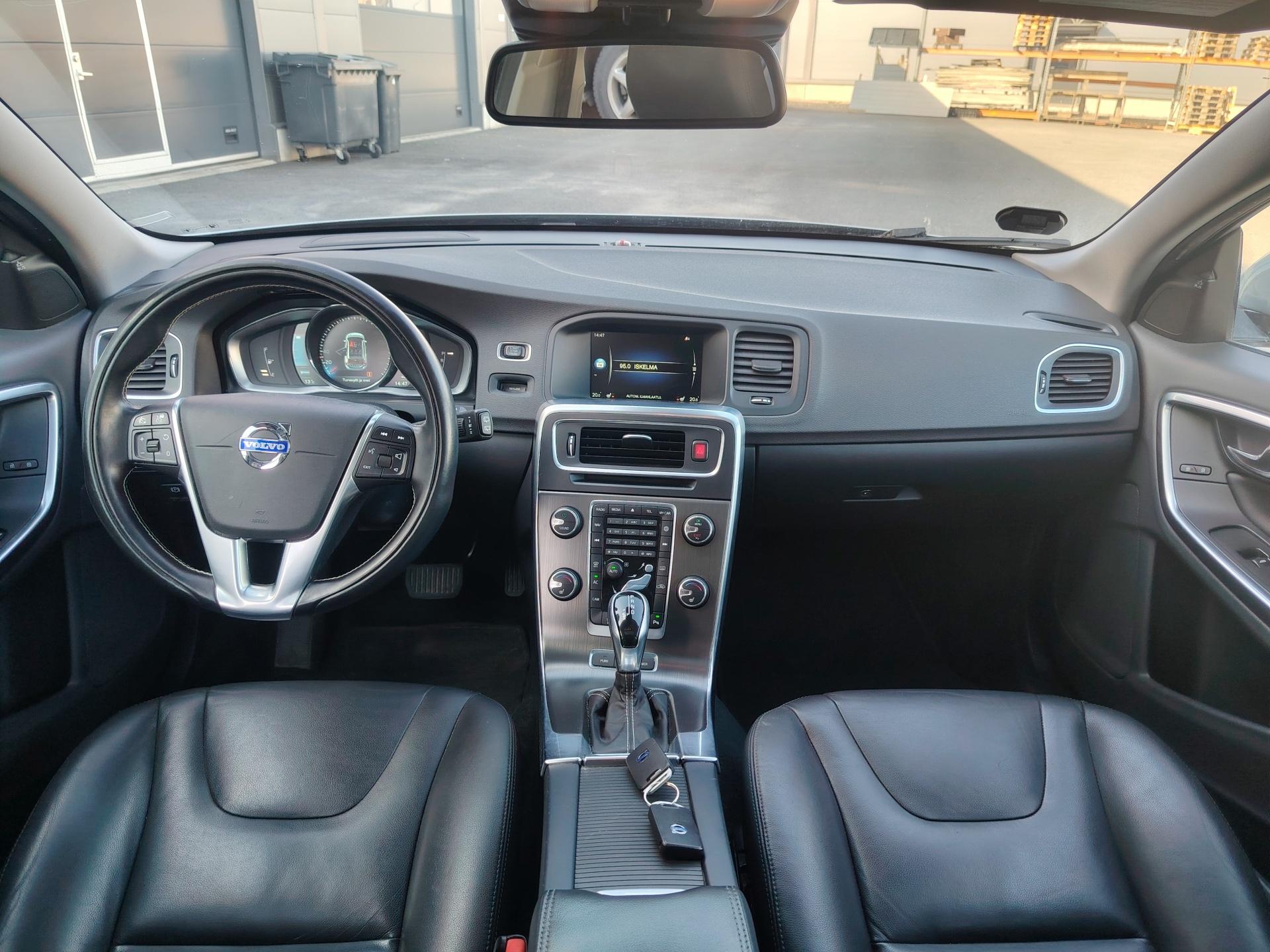 Volvo V60 D6 AWD Summum Plug In Hybrid 