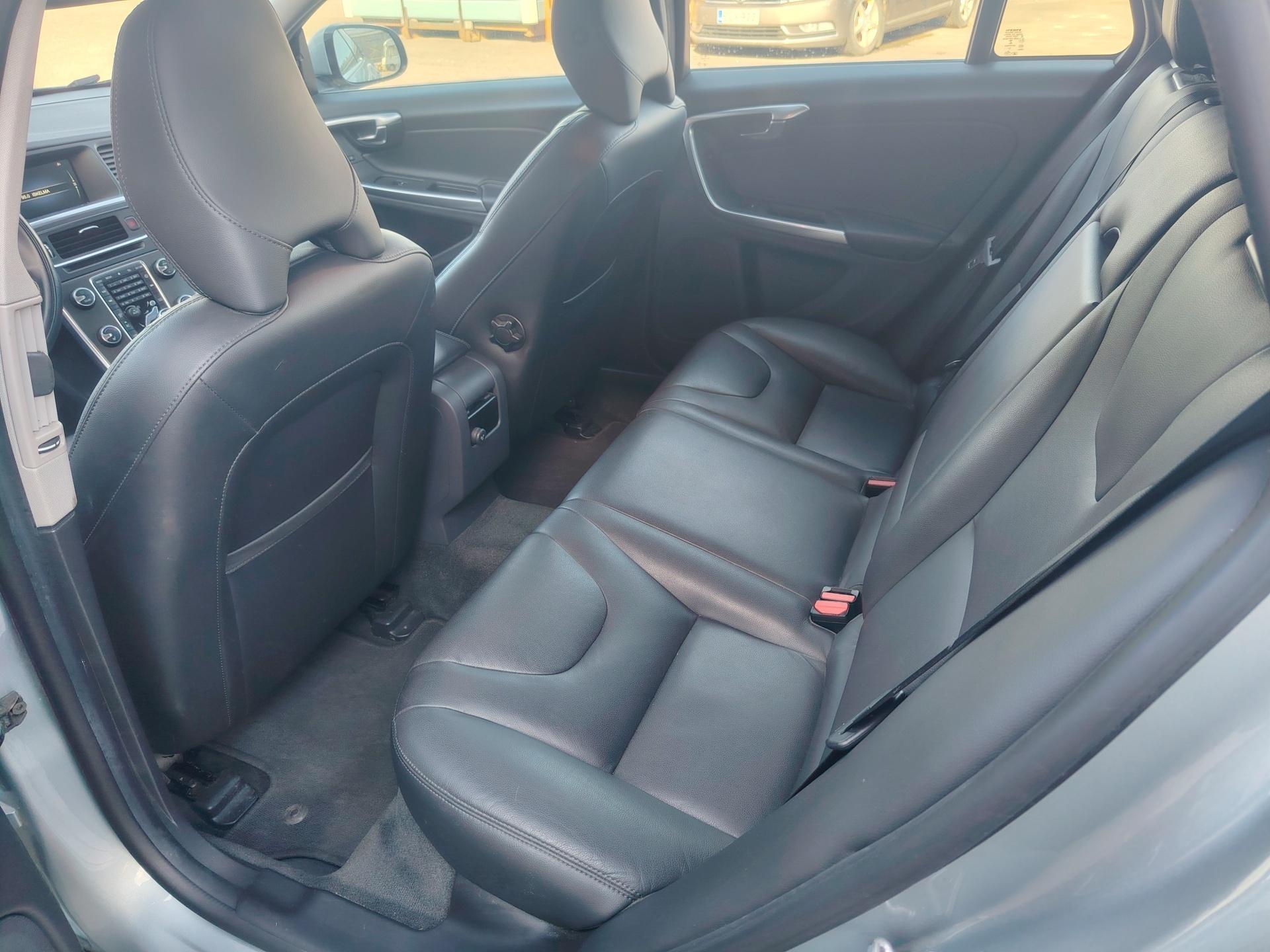 Volvo V60 D6 AWD Summum Plug In Hybrid 