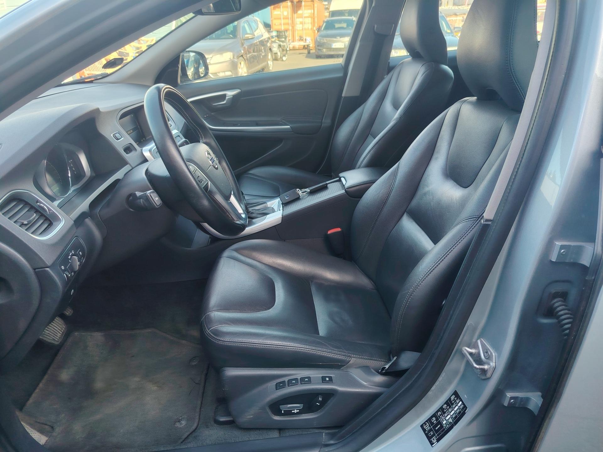 Volvo V60 D6 AWD Summum Plug In Hybrid 