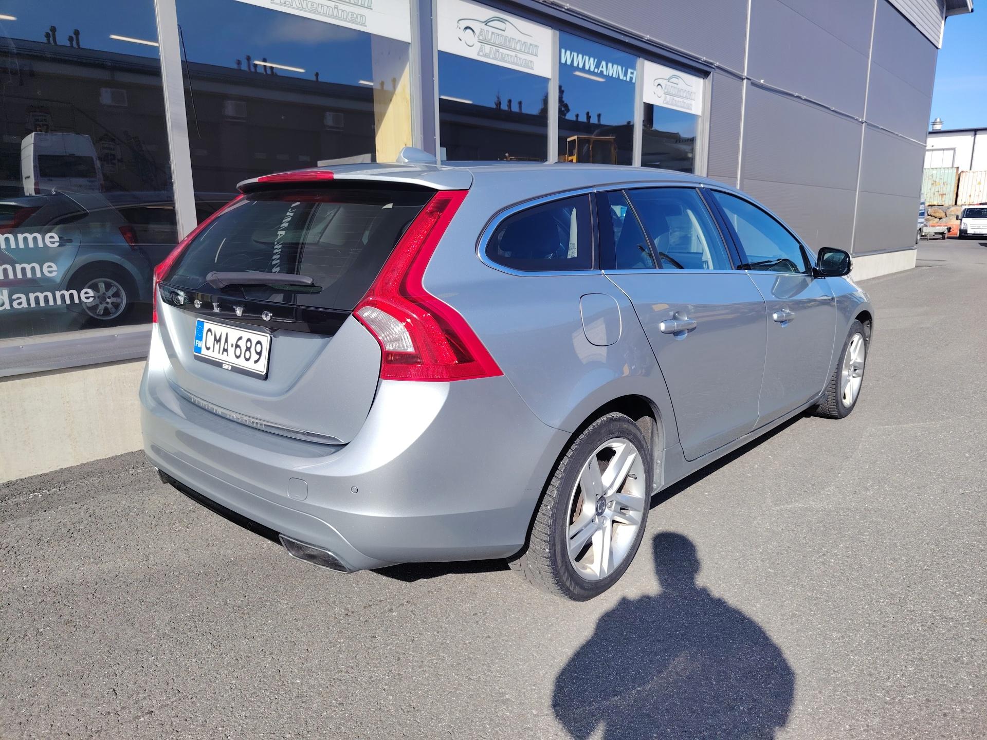 Volvo V60 D6 AWD Summum Plug In Hybrid 