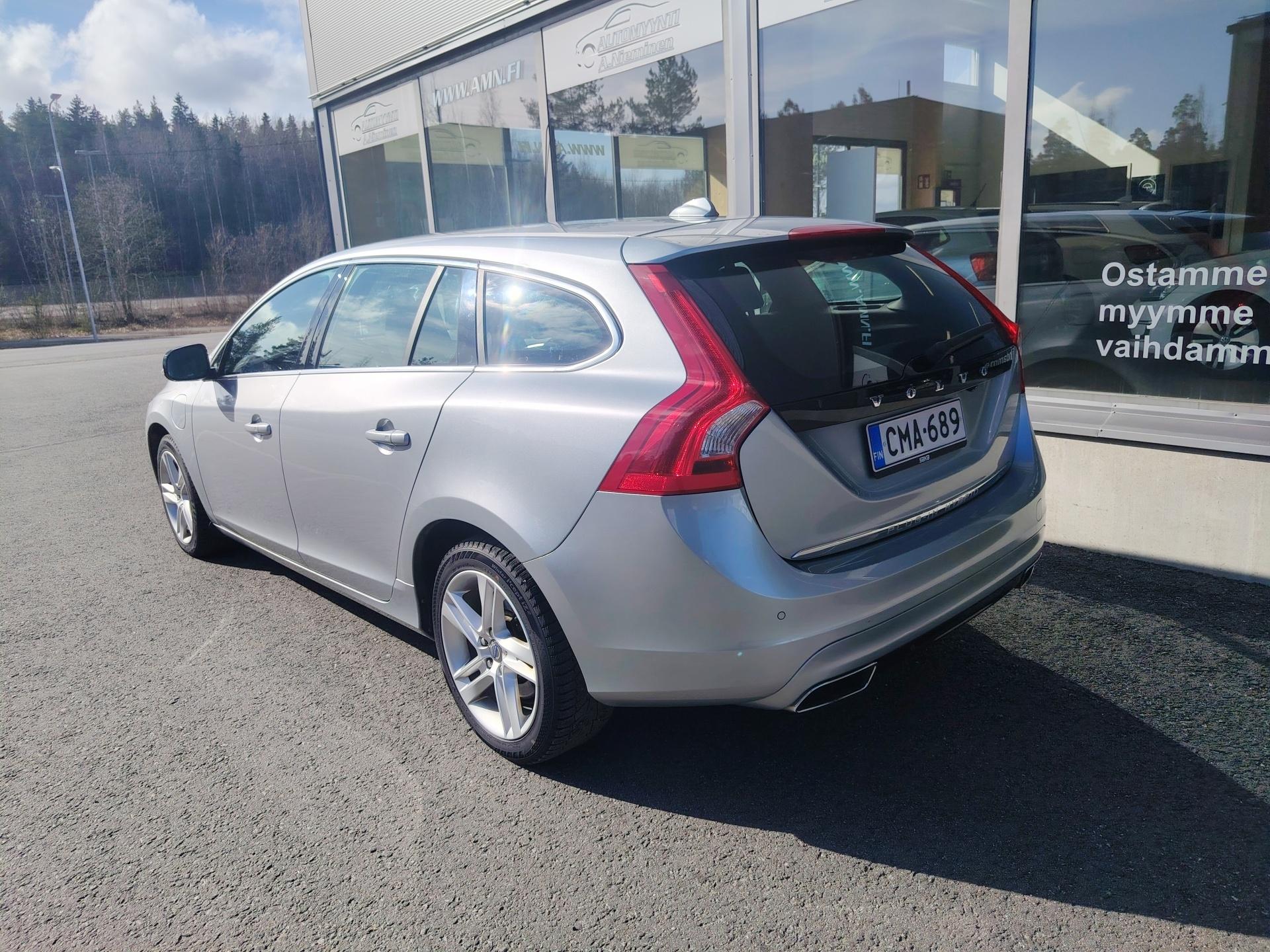 Volvo V60 D6 AWD Summum Plug In Hybrid 
