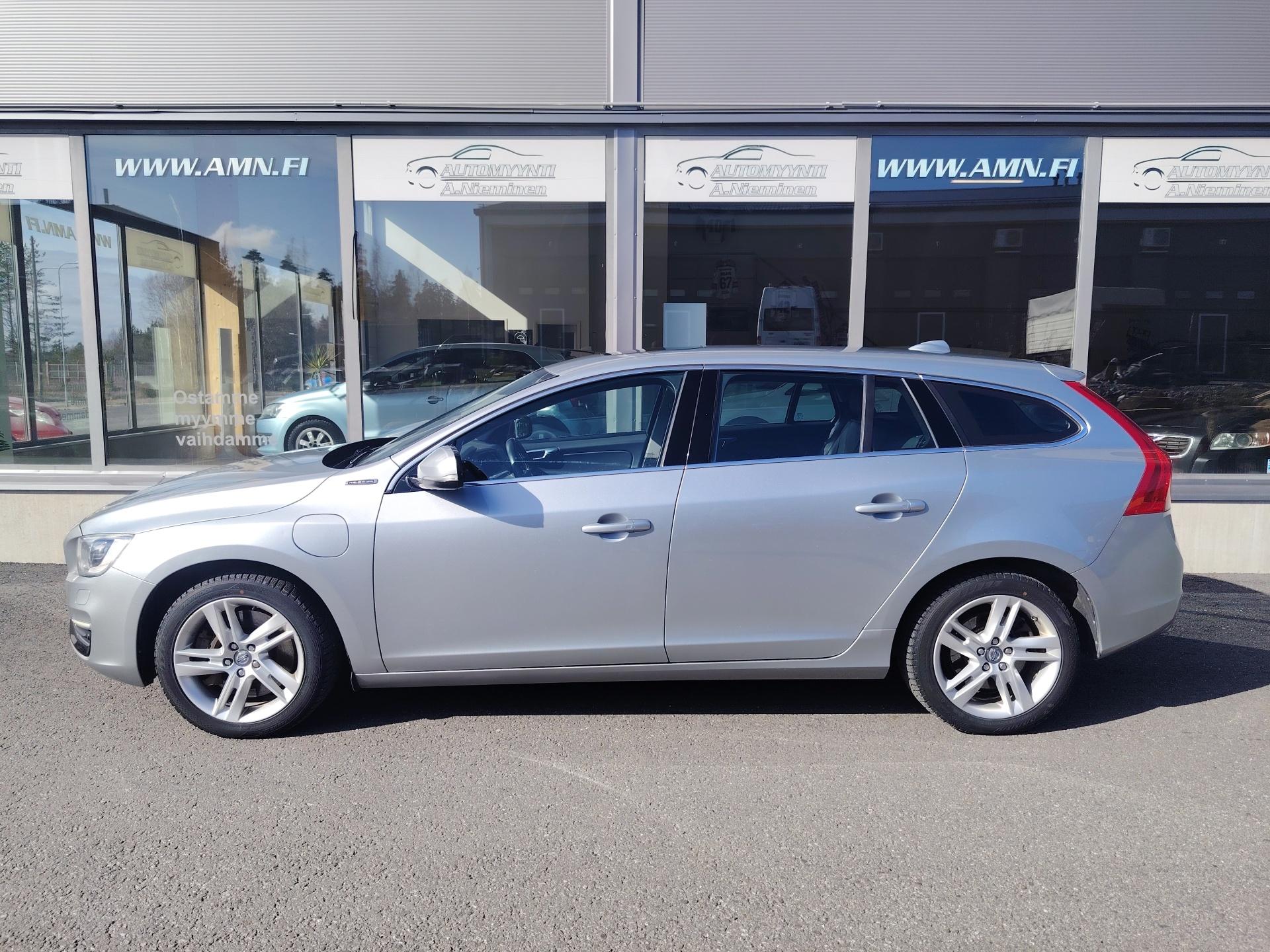 Volvo V60 D6 AWD Summum Plug In Hybrid 