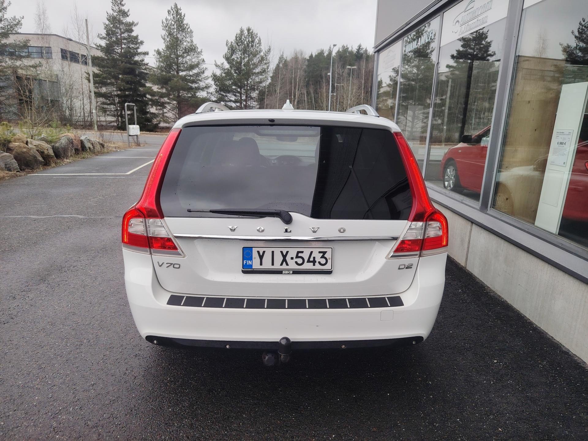 Volvo V70 D2 Aut Classic *PA-LÄMMITIN/KOUKKU/NAVI/NAHAT*