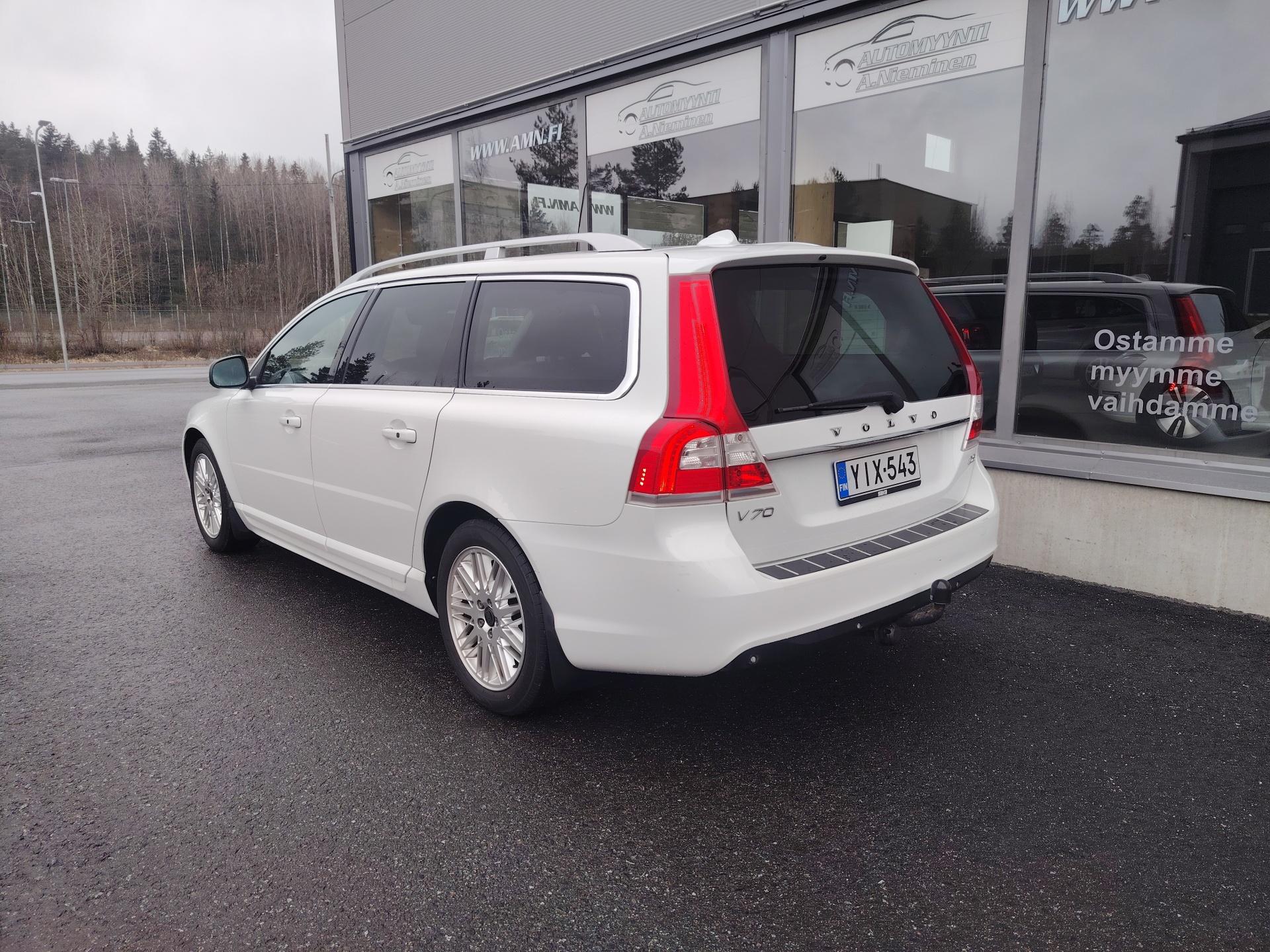 Volvo V70 D2 Aut Classic *PA-LÄMMITIN/KOUKKU/NAVI/NAHAT*