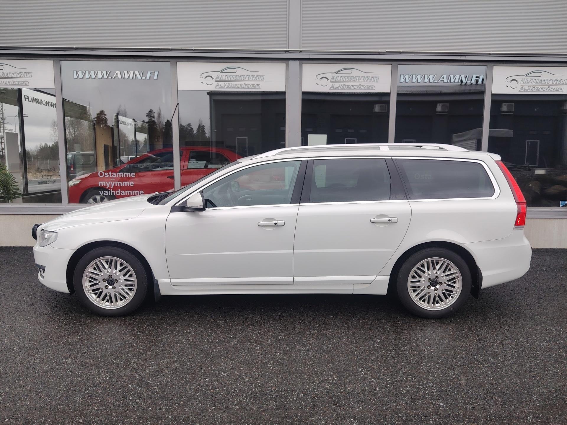 Volvo V70 D2 Aut Classic *PA-LÄMMITIN/KOUKKU/NAVI/NAHAT*