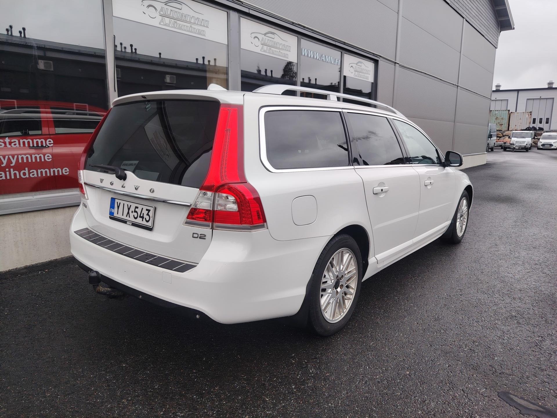 Volvo V70 D2 Aut Classic *PA-LÄMMITIN/KOUKKU/NAVI/NAHAT*