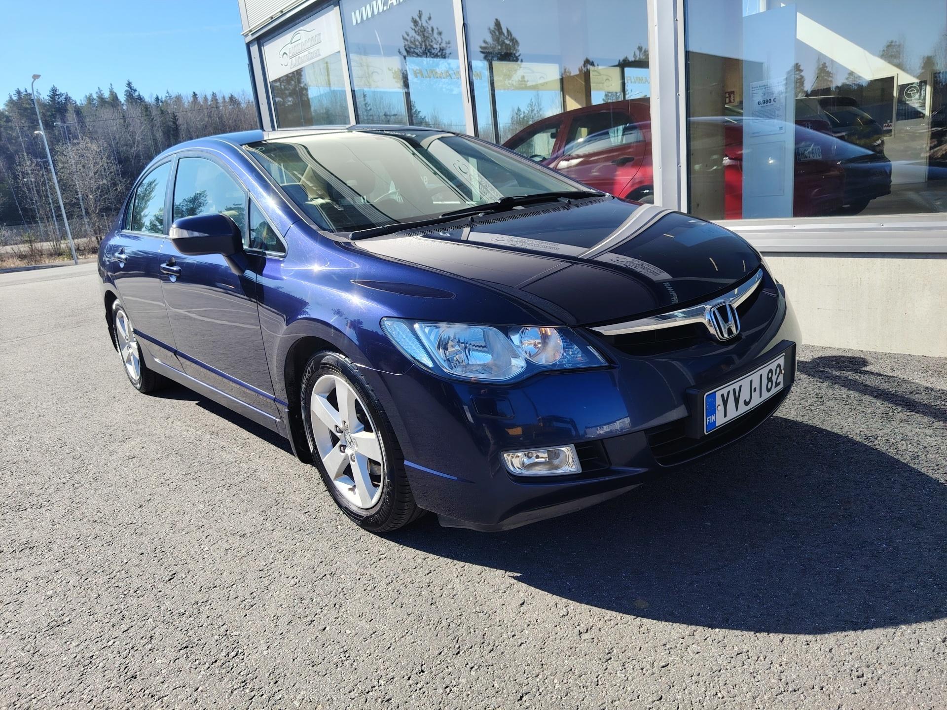 Honda Civic 1.8 Aut *JUURI KATSASTETTU JA HUOLLETTU/CRUISE*