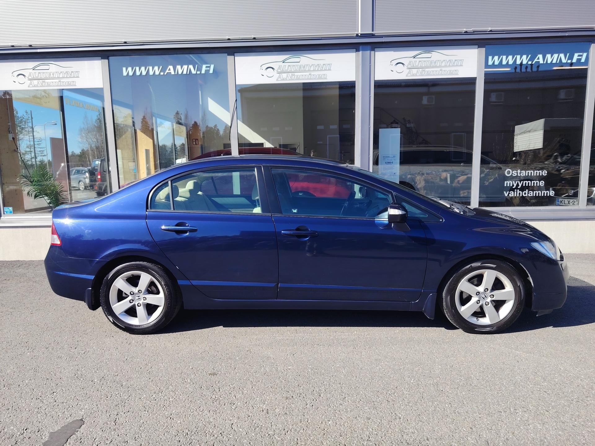 Honda Civic 1.8 Aut *JUURI KATSASTETTU JA HUOLLETTU/CRUISE*