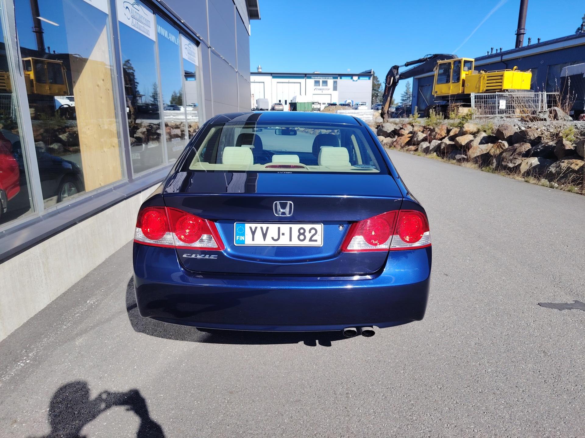 Honda Civic 1.8 Aut *JUURI KATSASTETTU JA HUOLLETTU/CRUISE*