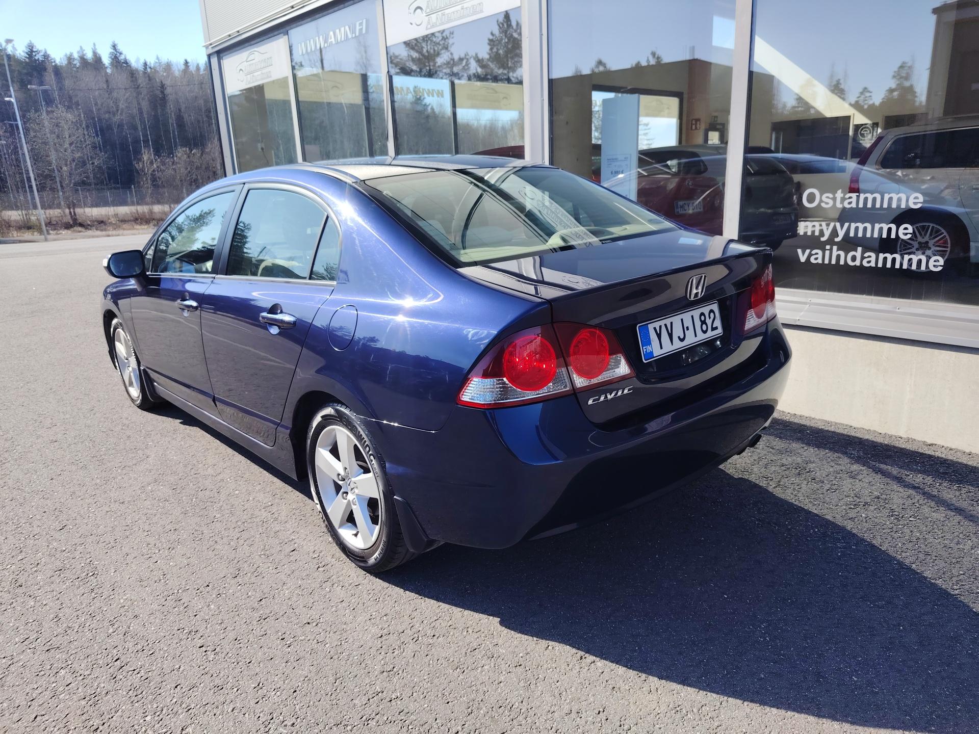 Honda Civic 1.8 Aut *JUURI KATSASTETTU JA HUOLLETTU/CRUISE*
