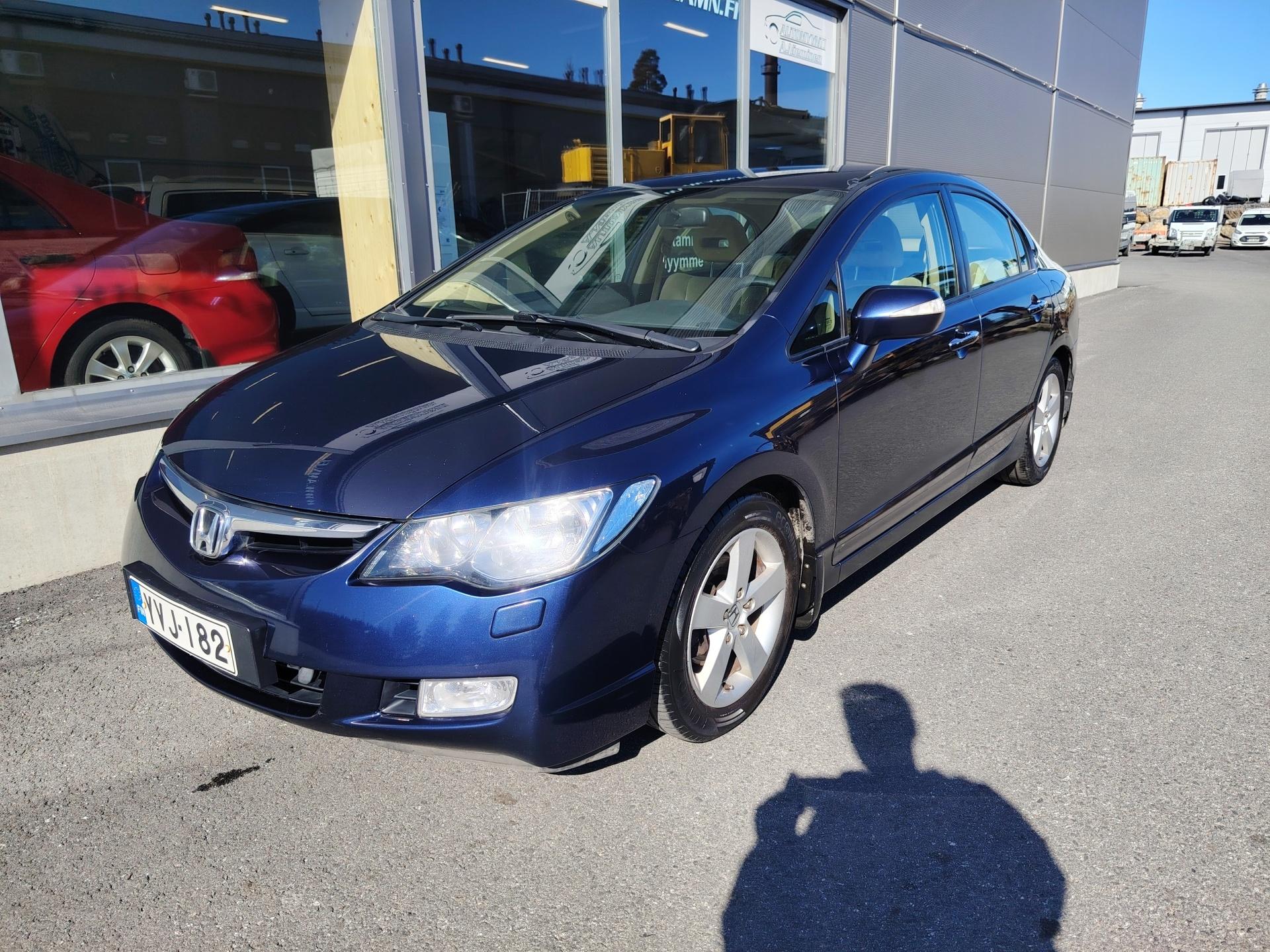 Honda Civic 1.8 Aut *JUURI KATSASTETTU JA HUOLLETTU/CRUISE*