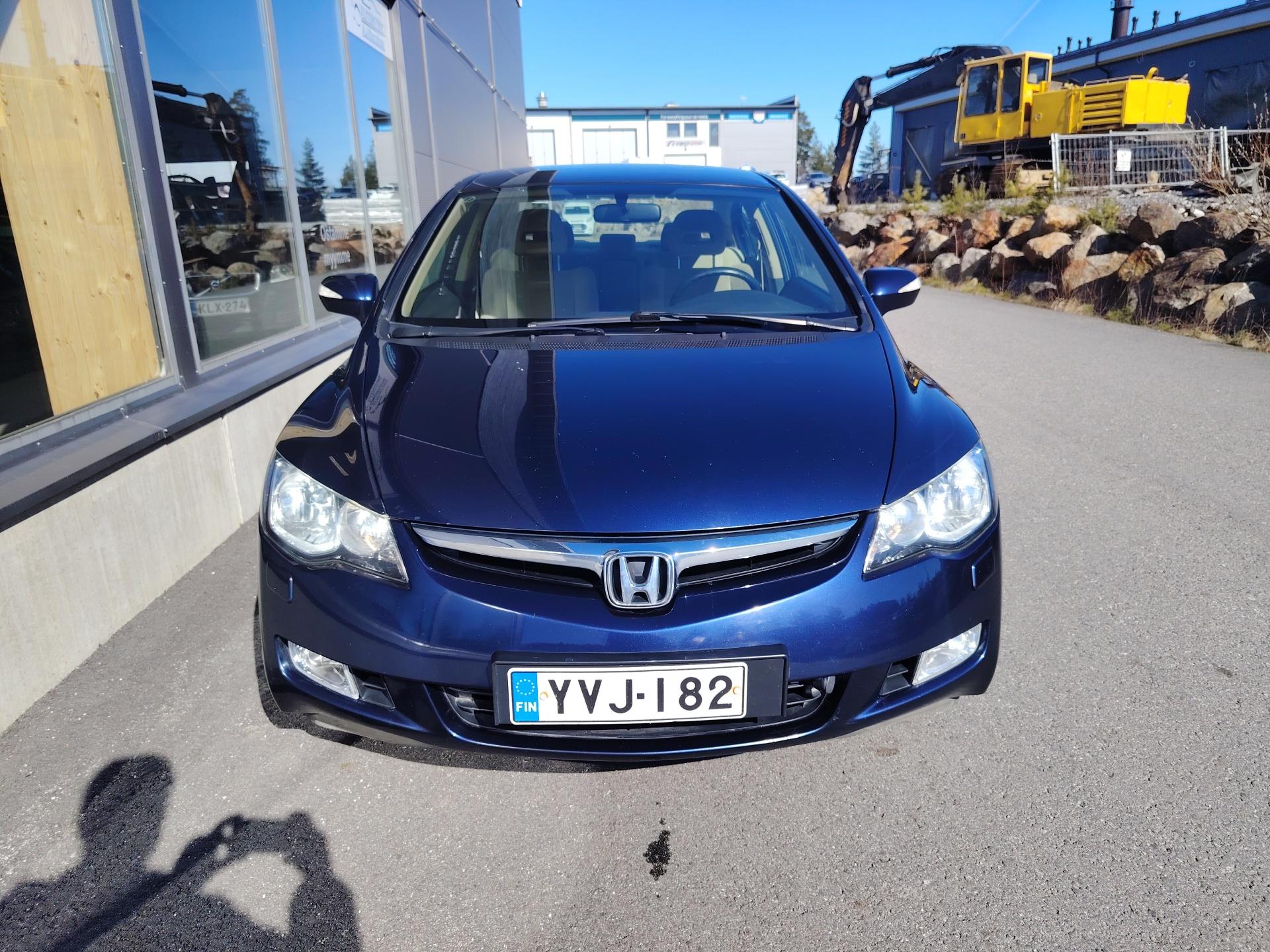 Honda Civic 1.8 Aut *JUURI KATSASTETTU JA HUOLLETTU/CRUISE*