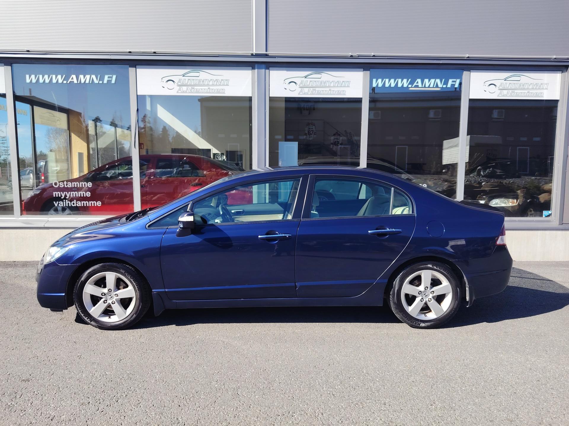 Honda Civic 1.8 Aut *JUURI KATSASTETTU JA HUOLLETTU/CRUISE*