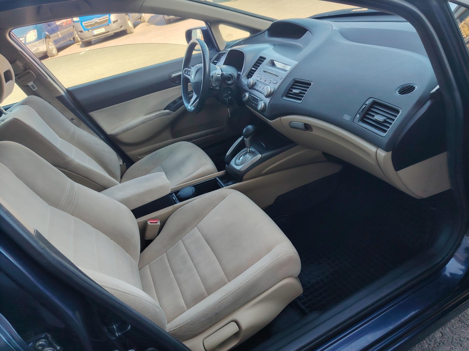 Honda Civic 1.8 Aut *JUURI KATSASTETTU JA HUOLLETTU/CRUISE*