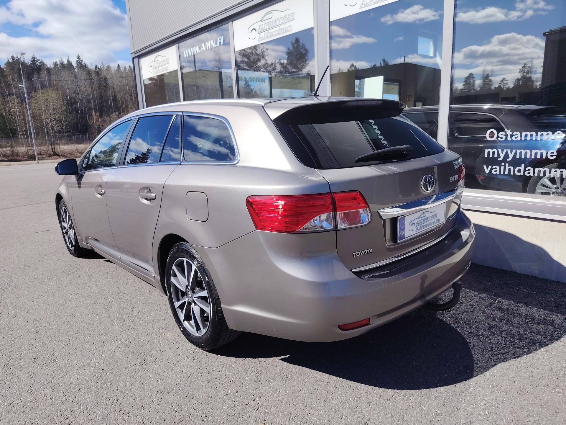 Toyota Avensis 1,8 Valvematic Active Wagon Multidrive S *JUURI KATSASTETTU JA HUOLLETTU/VETOKOUKKU/*