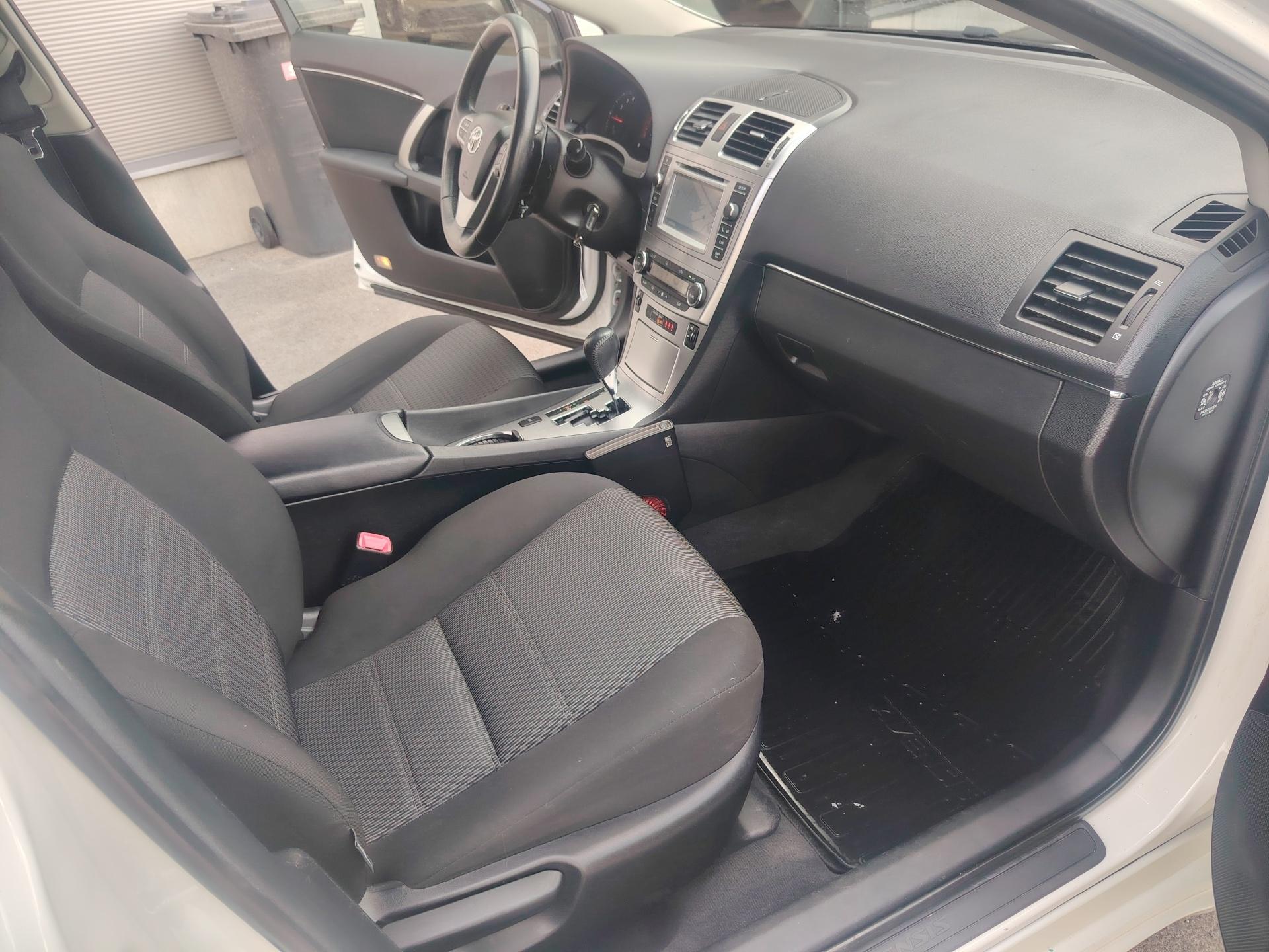 Toyota Avensis 1,8 Valvematic Active Wagon Multidrive S Aut *XENON/KOUKKU/P-KAMERA/DEFA*