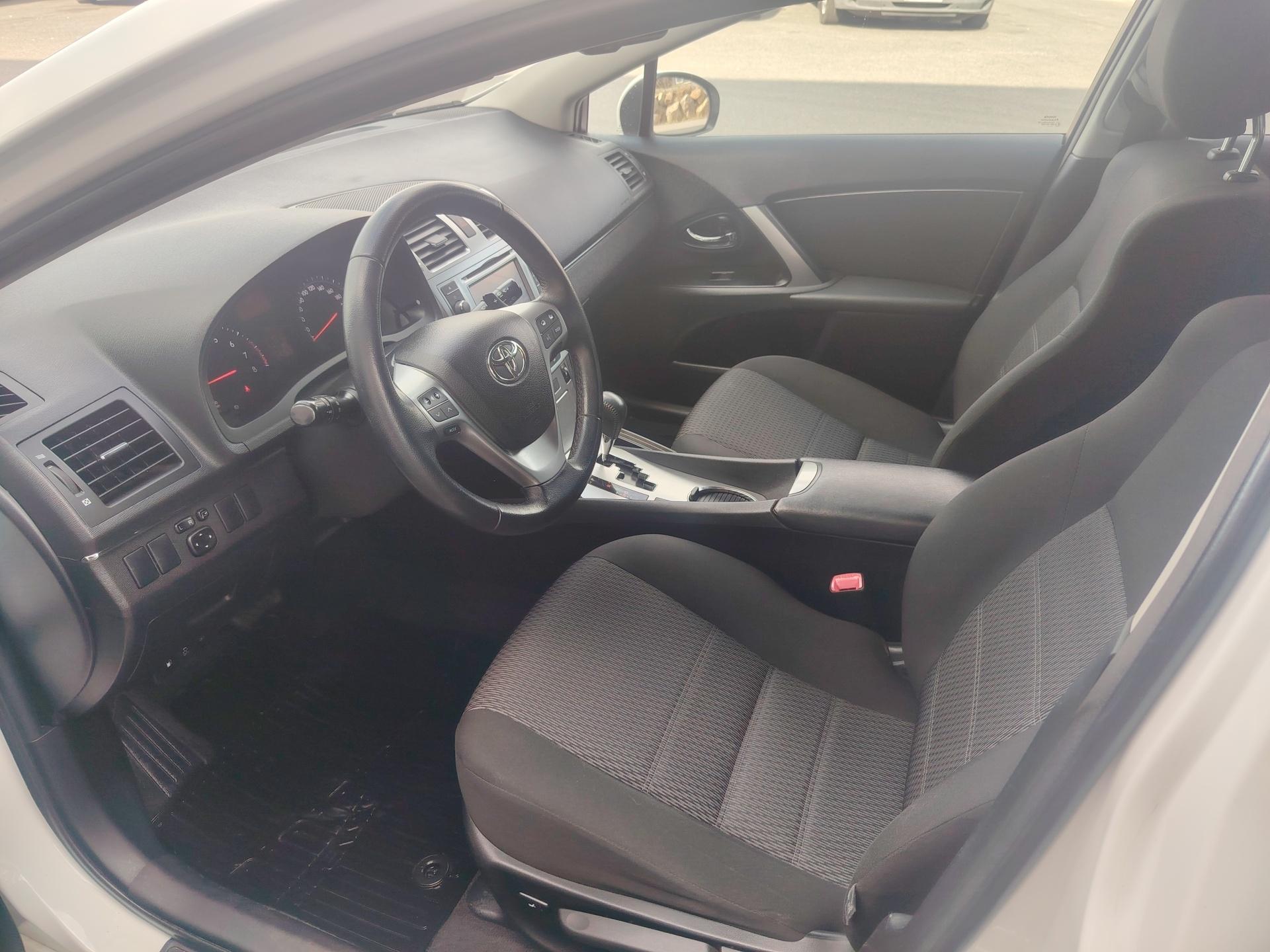 Toyota Avensis 1,8 Valvematic Active Wagon Multidrive S Aut *XENON/KOUKKU/P-KAMERA/DEFA*