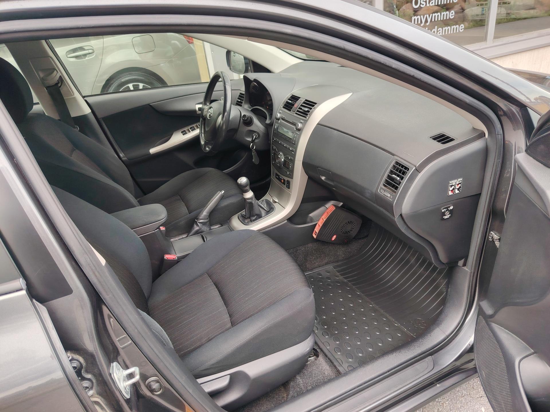 Toyota Corolla 1,6 Dual VVT-i Linea Sol 4ov *HYVIN PIDETTY AUTO*