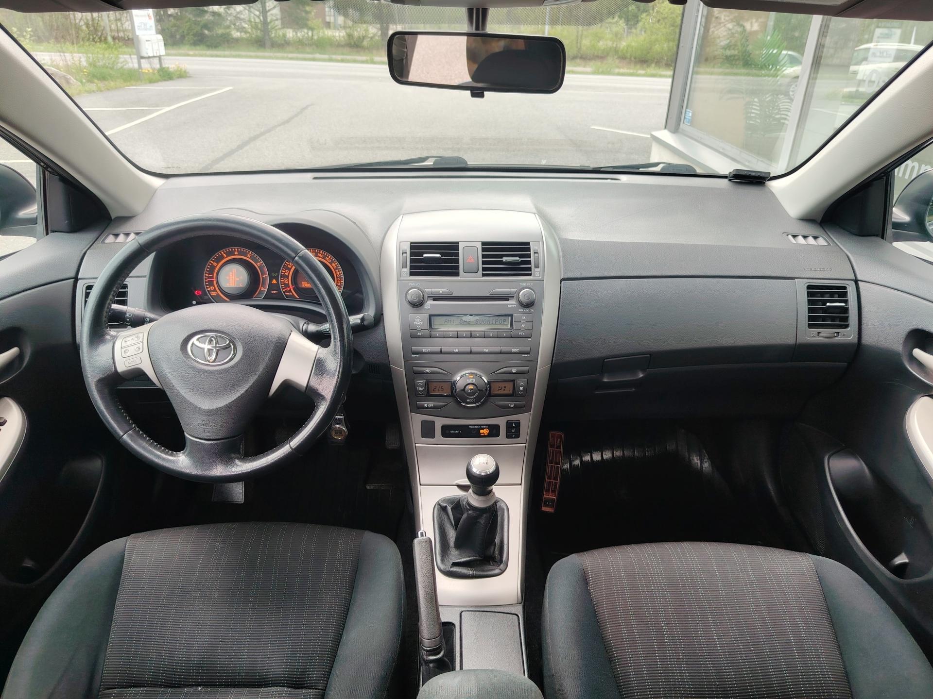 Toyota Corolla 1,6 Dual VVT-i Linea Sol 4ov *HYVIN PIDETTY AUTO*