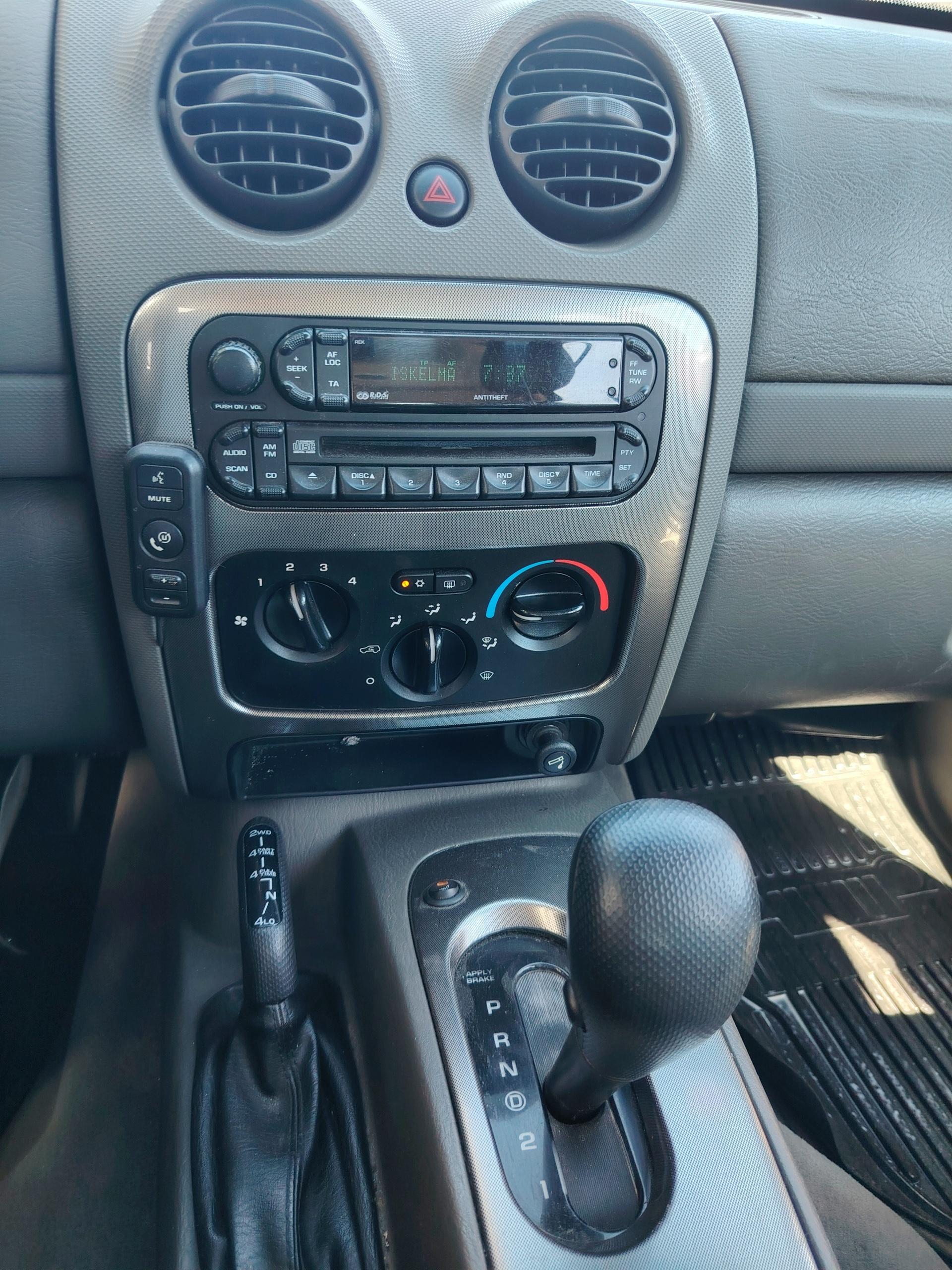 Jeep Cherokee 3.7 v6 aut 4x4 *juuri katsastettu*
