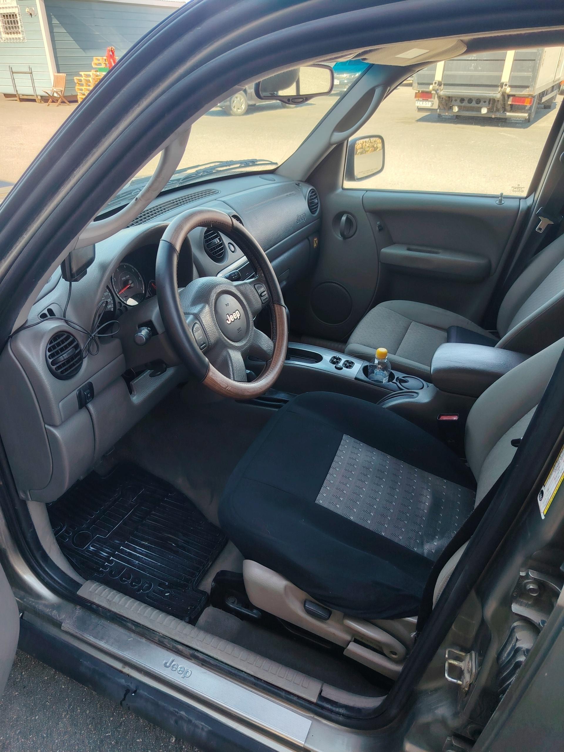 Jeep Cherokee 3.7 v6 aut 4x4 *juuri katsastettu*