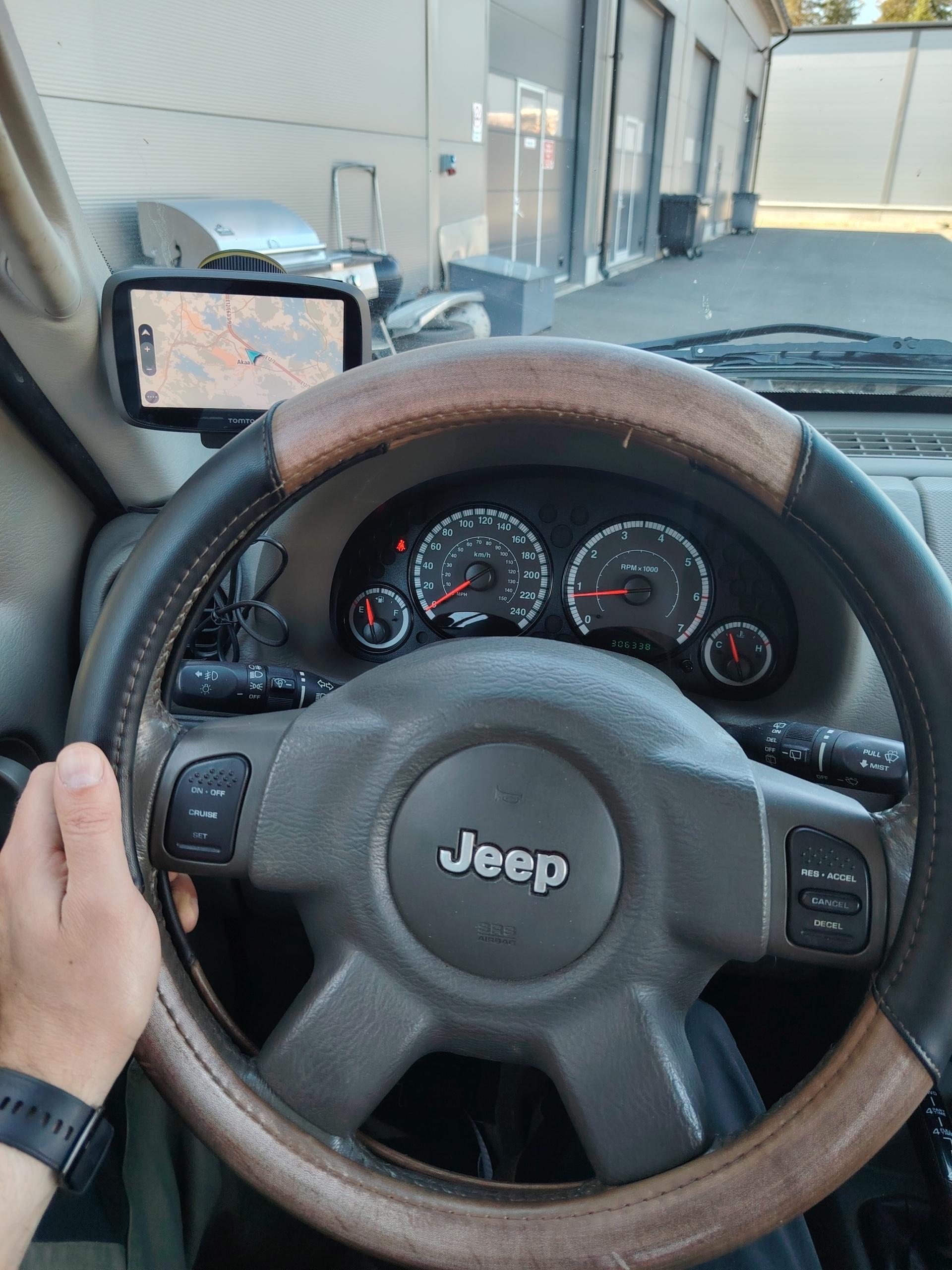 Jeep Cherokee 3.7 v6 aut 4x4 *juuri katsastettu*