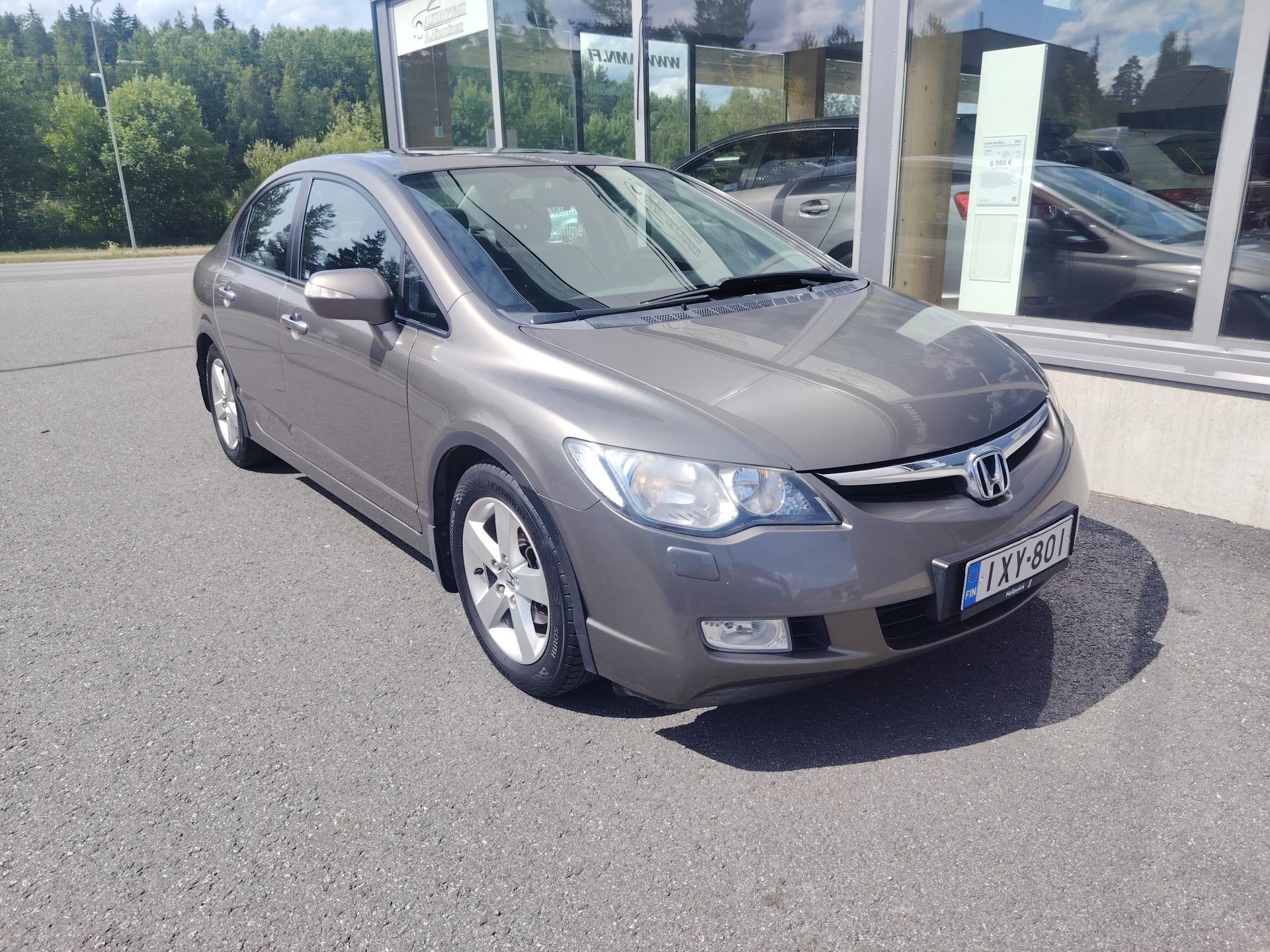 Honda Civic 1,8i AT Executive 4d *JUURI KATSASTTTU/TOIMIVA ILMASTOINTI/VETOKOUKKU*