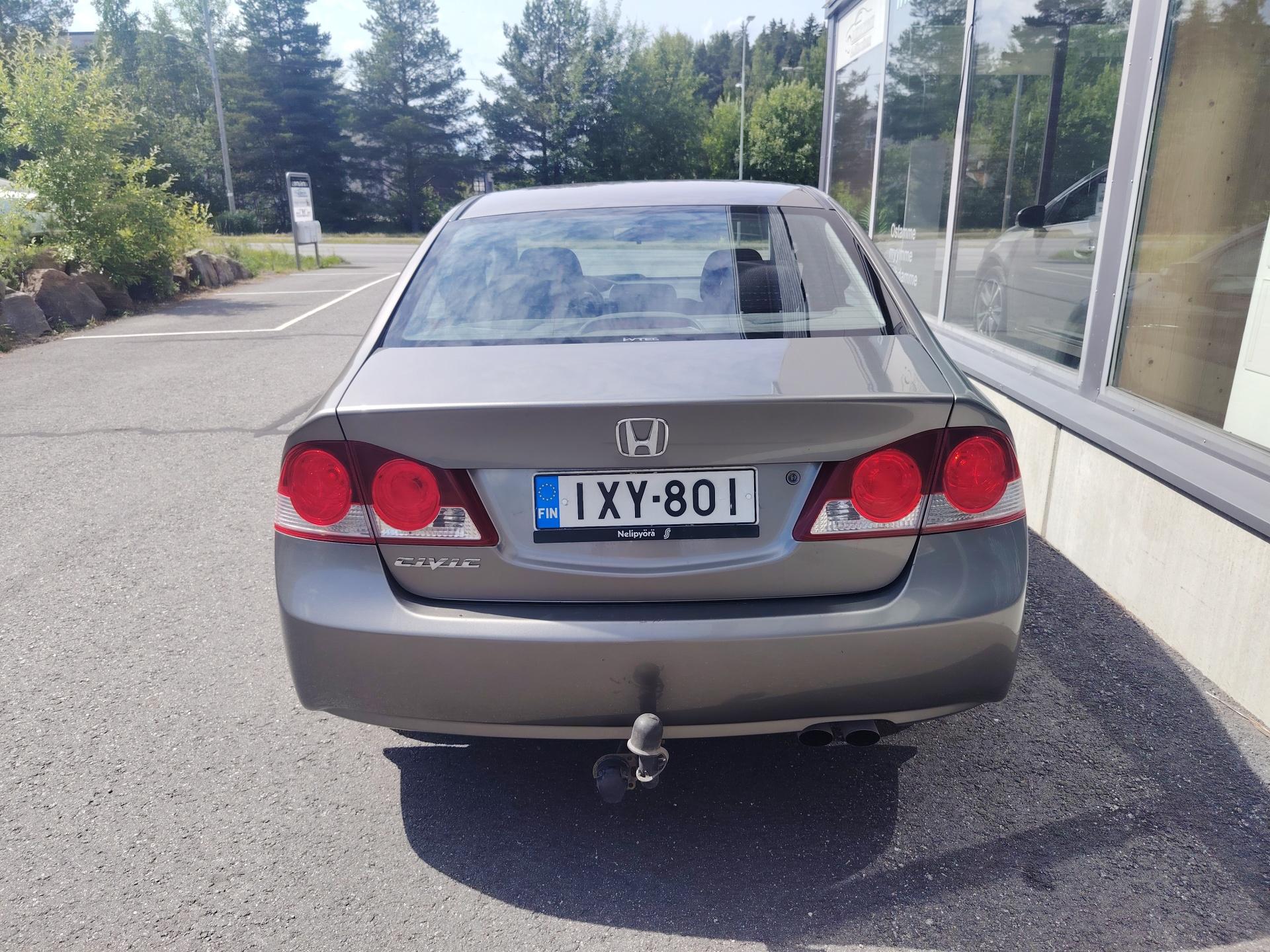Honda Civic 1,8i AT Executive 4d *JUURI KATSASTTTU/TOIMIVA ILMASTOINTI/VETOKOUKKU*