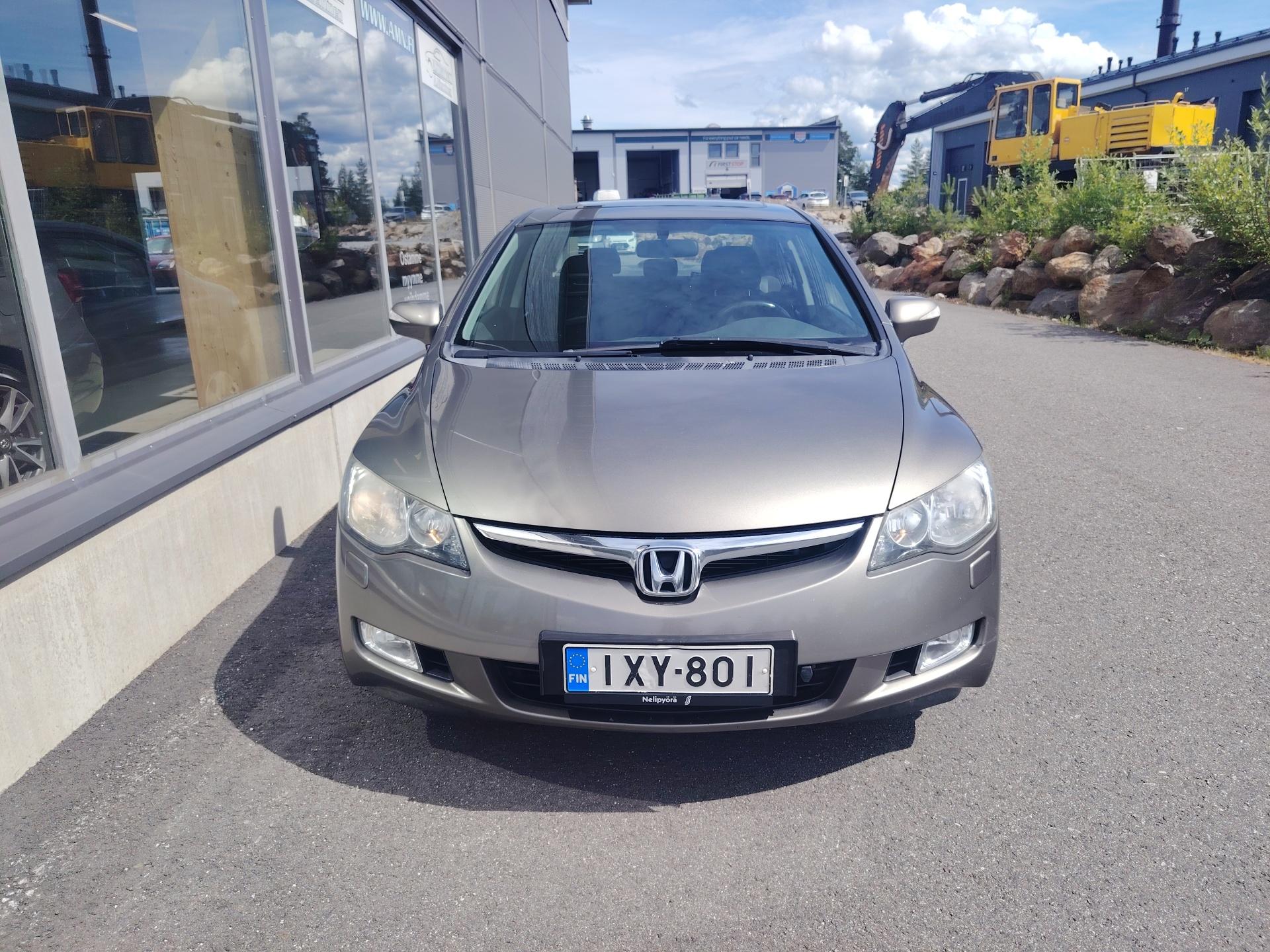 Honda Civic 1,8i AT Executive 4d *JUURI KATSASTTTU/TOIMIVA ILMASTOINTI/VETOKOUKKU*