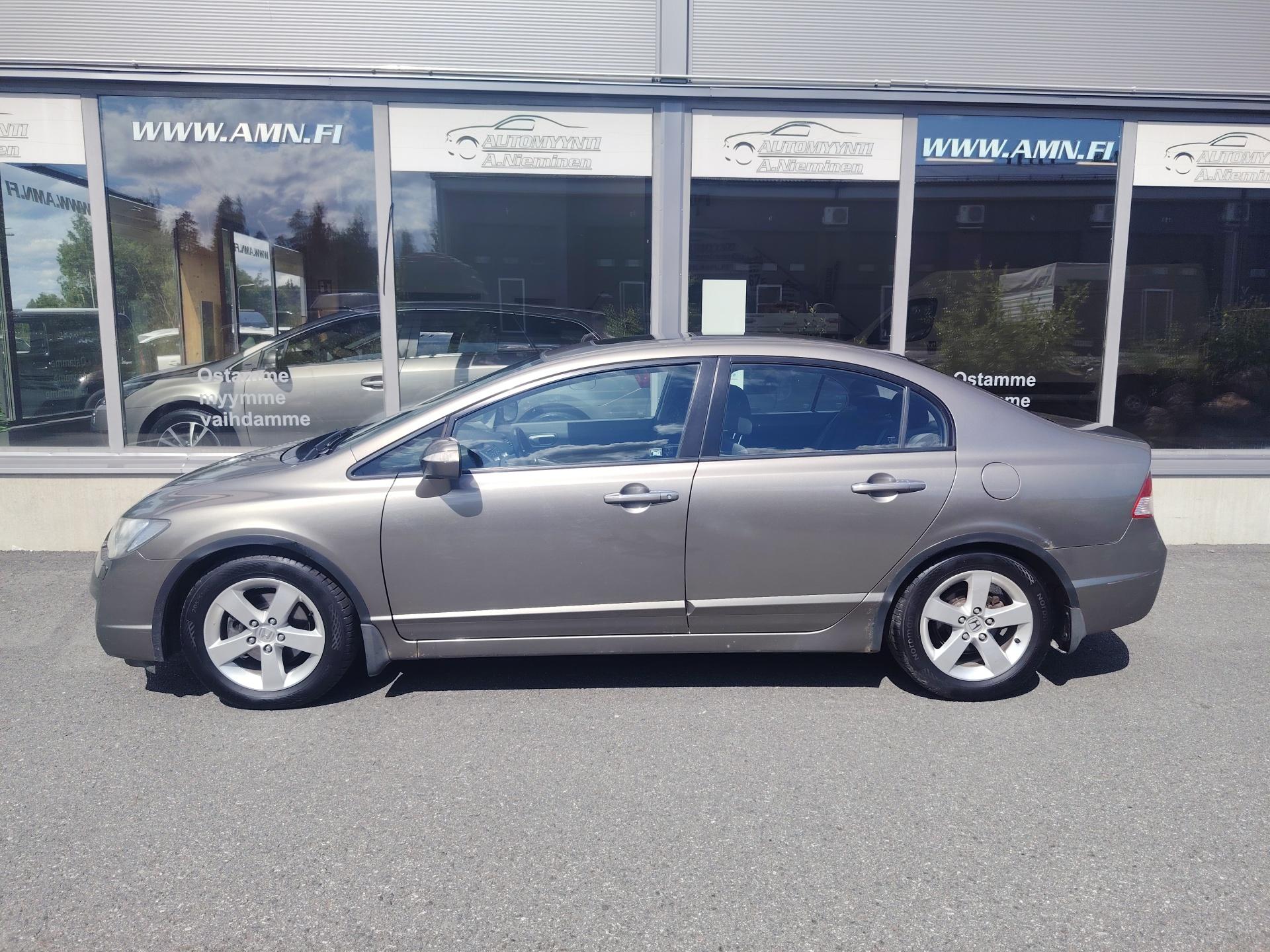 Honda Civic 1,8i AT Executive 4d *JUURI KATSASTTTU/TOIMIVA ILMASTOINTI/VETOKOUKKU*